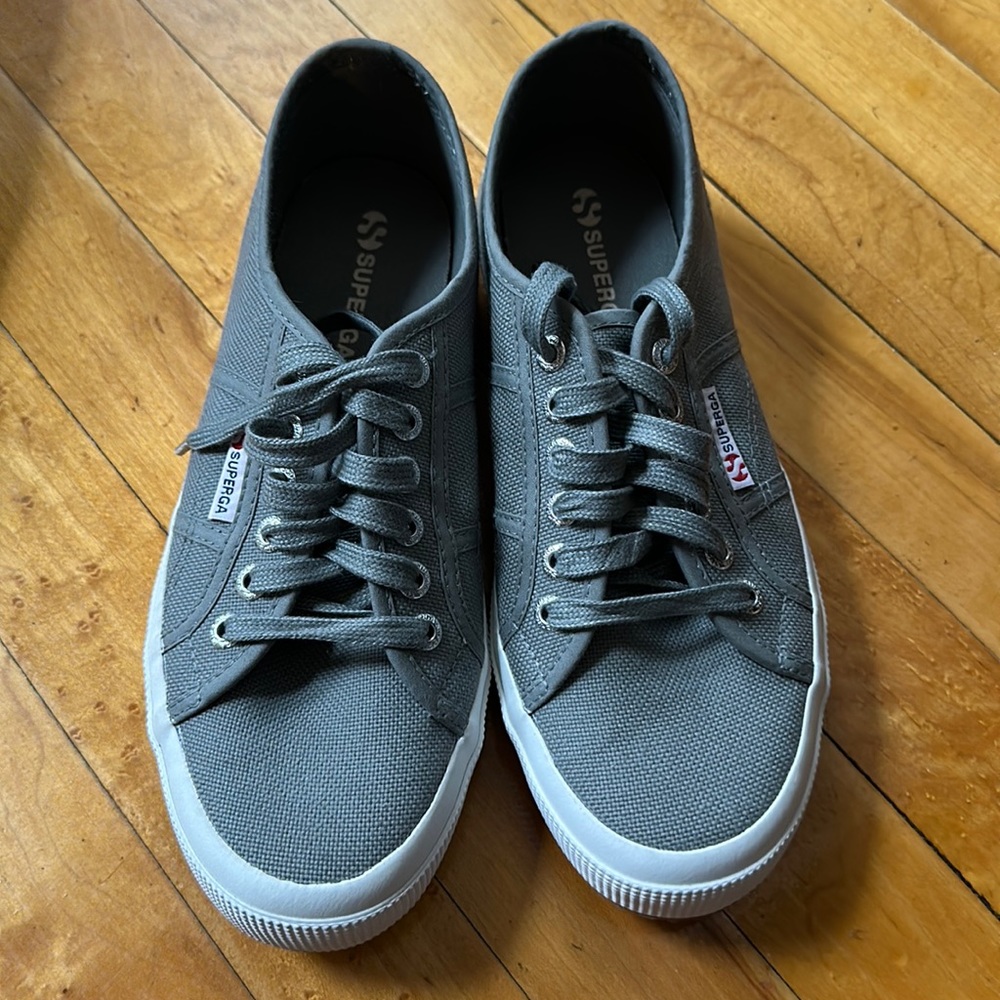 NEW ! superga sneakers . Gray. Size 8 women’s.